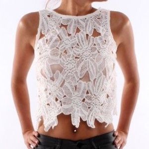 H&M’s White Lace Top